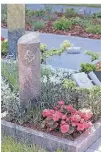  ?? FOTO: WWW.GABRIELEME­TZ.DE ?? Haustiere werden oft in hübschen Gräbern beigesetzt.