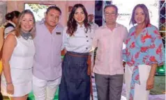  ??  ?? Elsa Ramírez, Alejandro Garrido, Chef Tita, Amando Pozo y Denisse Ulerio.