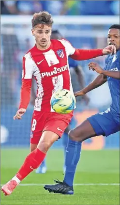  ?? ?? Griezmann conduce un balón en el partido ante el Getafe.