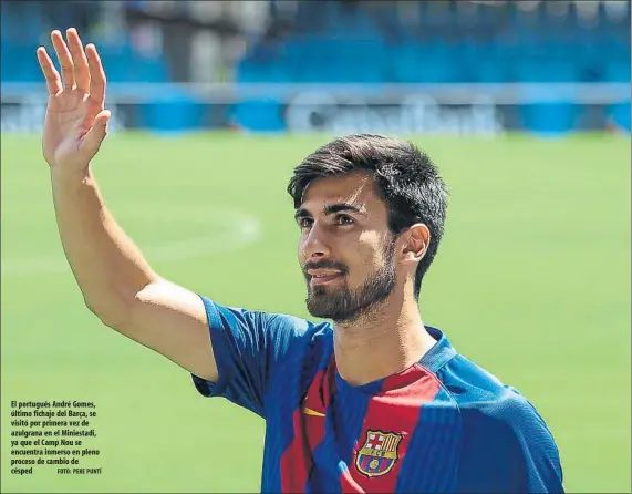  ?? FOTO: PERE PUNTÍ ?? El portugués André Gomes, último fichaje del Barça, se visitó por primera vez de azulgrana en el Miniestadi, ya que el Camp Nou se encuentra inmerso en pleno proceso de cambio de césped