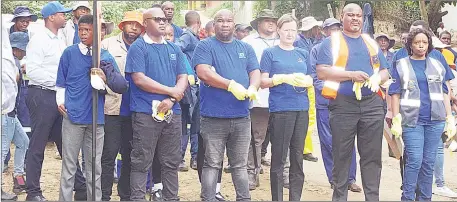  ?? (Pic: Sithembile Hlatshwayo) ?? EU Head of Co-operation Eva-Maria Engdahl (C) with the Acting Municipal Council of Mbabane CEO Busangaye Masina(Far L) and Mayor Vusi Tembe(2nd L), Council Infromatio­n and Public Relations Officer (IPRO) Lucky Tsabedze and Ward Councillor Maphevu Dlamini.