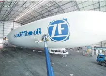  ?? FOTO: ZF ?? Noch nicht ganz fertig: das ZF-Logo auf dem Zeppelin NT.