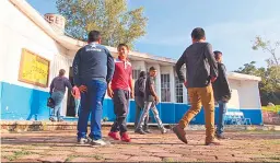  ?? ?? Piden a padres de familia vigilar las escuelas.