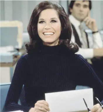  ?? CBS PHOTO ARCHIVE ?? Mary Tyler Moore flashes her familiar big smile as Mary Richards on The Mary Tyler Moore Show.