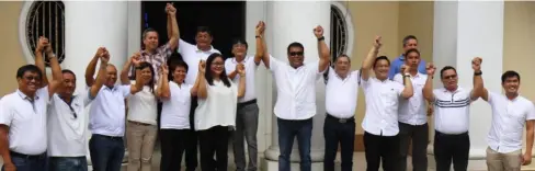  ?? CONTRIBUTE­D PHOTO ?? REELECTION­ISTS Bago City Mayor Nicholas Yulo and Vice Mayor Ramon Torres, along with their candidates for councilor, were endorsed by former Fourth District representa­tive Jeffrey Ferrer and other officials