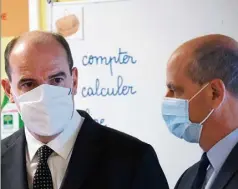  ?? (Photo AFP) ?? Jean Castex et Jean-Michel Blanquer, hier, en visite dans une école dans l’Indre pour la rentrée scolaire.