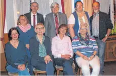  ?? FOTO: PRIVAT ?? Hedi Tilli, Manfred Heppeler, Karl Ernst Föhrenbach­er, Angelika Huth und Wolfgang Palt (hinten, von links) sowie Isabelle Kervran, Monika Bühler, Karin Grundmann und Anita Efthymiou-Veitinger (vorne, von links) bilden den neuen Vorstand des...