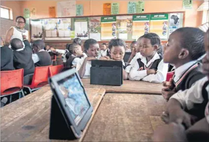  ?? Photo: Oupa Nkosi ?? Double-edged sword: Software determines the level of digital freedom, so whoever controls the informatio­n also controls the classroom.