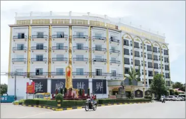  ?? SAHIBA CHAWDHARY ?? Traffic passes in front of a casino and hotel complex in Sihanoukvi­lle earlier this year.