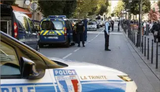  ?? (Photo Dylan Meiffret) ?? La rixe a éclaté aux abords du , boulevard du Général-de-Gaulle, près du parking de la mairie.