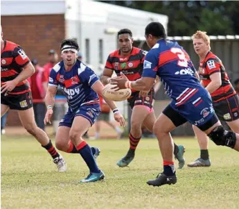  ?? Photo: Kevin Farmer ?? DANGER MAN: Paul Cantwell links up with centre Joe Fuimaono. Getting the strike centre early ball will be key to Warwick’s chances.