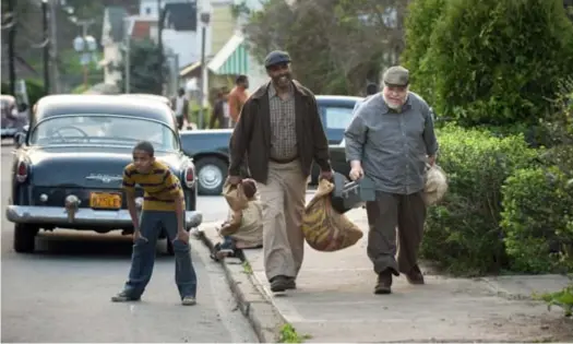  ?? FOTO DAVID LEE ?? Fences van en met Denzel Washington: te veel met pathos aangedikte monologen.