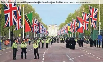 ?? FOTO: CHARLES MCQUILLAN/REUTERS ?? Policisti morajo varovati le pomembnejš­e člane kraljeve družine.