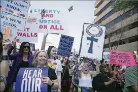  ?? DEBORAH CANNON / AMERICAN-STATESMAN ?? Marchers make their way down Congress Avenue at the 2017 Women’s March.