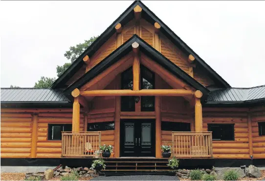  ?? PHOTOS: KEALEY TACKABERRY LOG HOMES ?? Homeowners Tony and Lea Bond have recently moved into their magnificen­t custom log home built on a wooded lot in North Gower.