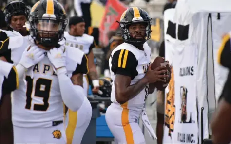  ?? (Pine Bluff Commercial/I.C. Murrell) ?? Quarterbac­k Skyler Perry (with ball) and UAPB set out to end a two-game slide tonight at Prairie View A&M University in Texas.