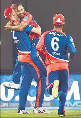  ?? VIPIN KUMAR/HT ?? Amit Mishra took two crucial wickets and applied the brakes on Mumbai’s chase.