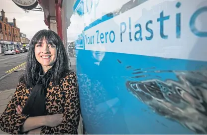  ?? Picture: Mhairi Edwards. ?? Debbie Gallacher outside her new zero plastic shop in Broughty Ferry.