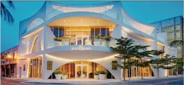  ??  ?? Lusso senza confini.
Lo showroom di Miami, negli Usa, di Luxury Living Group: l’azienda realizza all’estero il 95% del fatturato