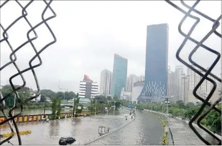  ?? THE JAKARTA POST ?? Floods hit the Indonesian capital and its neighbours over the New Year following prolonged heavy rainfall.