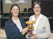  ?? Photograph: Kevin McGlynn. ?? Winner of the jam and shortbread Nina Graham, right, with judge Lillian MacDonald.