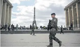  ?? AFP ?? En alerta. La seguridad en París fue reforzada en los puntos clave.