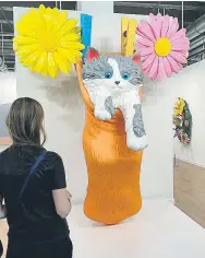  ??  ?? Imagen de un stand de Art Basel (Suiza), una de las ferias más relevantes del panorama internacio­nal
Art Basel