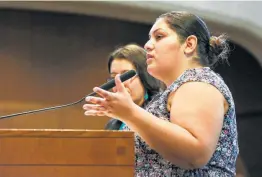  ?? Marvin Pfeiffer / Staff photograph­er ?? Vanessa Ruiz (foreground) and Joleen Garcia with Working Texans for Paid Sick Time present the petition containing 144,000 signatures.