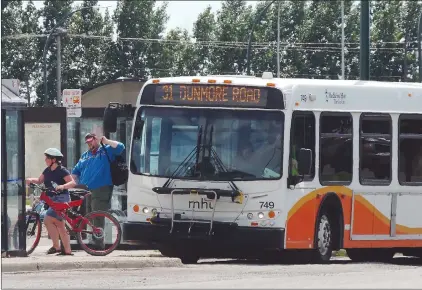  ?? NEWS PHOTO COLLIN GALLANT ?? The cost to run Medicine Hat's transit system is comparable to Lethbridge's on a per capita basis, according to a new study that will be presented to city council on July 3.