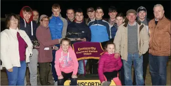  ??  ?? Kathleen Stamp (sponsor) presenting trophy to the Murphy syndicate, with Jim Turner (racing manager) also pictured, after Rogers Girl won the Glenbrien Kennels 525 Stake final.