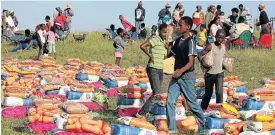  ?? Picture: GARY HORLOR ?? FREEBIES: Residents of Mbhashe, Eastern Cape, got ANC food parcels in March