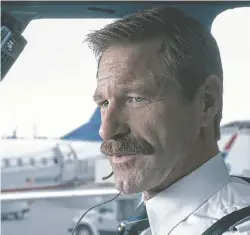  ?? WARNER BROS. PICTURES/VILLAGE ROADSHOW FILMS/TRIBUNE NEWS SERVICE ?? Aaron Eckhart as Jeff Skiles in “Sully.”