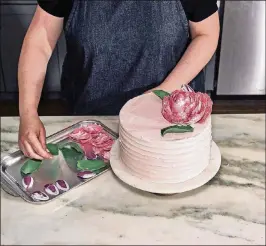  ?? TONY LUONG / THE NEW YORK TIMES ?? Gardner decorates a peony cake she made at home.