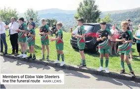  ?? MARK LEWIS ?? Members of Ebbw Vale Steelers line the funeral route