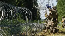  ??  ?? Lithuania has begun making its border with Belarus harder to cross