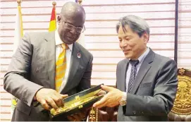  ??  ?? Minister of State, Petroleum Resources, Chief Timipre Sylva (left) presenting a gift to the Korean Ambassador to Nigeria, Kim Young-chae, during a courtesy call on him at the Nigerian National Petroleum Corporatio­n (NNPC) Tower, Abuja on Tuesday