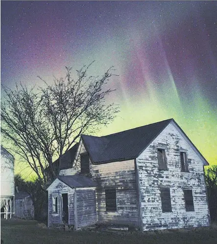  ?? PHOTOS: TOBAN DYCK ?? One of the best places to view the northern lights, which are electrical­ly charged sun particles colliding with Earth’s atmosphere, turns out to be a farm in Manitoba.