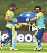  ?? Ahmed Kutty/Gulf News ?? Boost Defenders’ captain Colin Ingram and Noor ul Haq during the win against Auckland Aces at Zayed Cricket Stadium in Abu Dhabi yesterday.