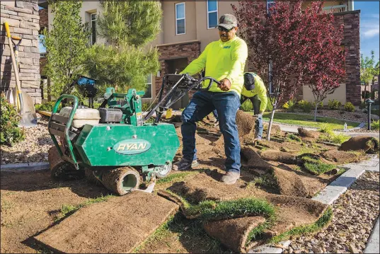  ?? JOE BUGLEWICZ / THE NEW YORK TIMES FILE (2022) ?? Jaime Gonzalez removes turf from an apartment complex March 30, 2022, in Las Vegas. A 2021 state law requires that “nonfunctio­nal” grass that serves only an aesthetic purpose in Clark County, must be removed along streets, on medians, at homeowners associatio­ns, apartment complexes, businesses and other properties no later than 2027.