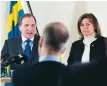  ?? FOTO: JESSICA GOW/TT ?? Statsminis­ter Stefan Löfven och vice statsminis­ter Isabella Löwin på en pressträff.
