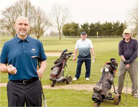  ??  ?? The Advertiser, April 1, 2021
Manager of Winter Hill Golf Club, Ian McMahon with members Kevin Ferriter and John Conway. Ref: 133435-2