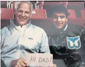  ?? PHOTO COURTESY OF MCKAY FAMILY ?? Doug McKay Jr., right, and Gordie Howe send a message to Doug McKay Sr.