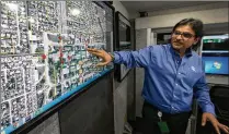  ?? ALLEN EYESTONE / THE PALM BEACH POST ?? Sake Irfan, FPL distributi­on engineerin­g lead, shows off FPL’s Restoratio­n Spatial View, a smart technology that allows FPL to see outages in real time in one of the utility’s four Mobile Command Centers.