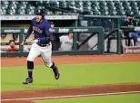  ?? Karen Warren / Staff photograph­er ?? The Astros’ George Springer sprints home after hitting an inside-the-park homer in the sixth. He added a solo shot in the seventh.