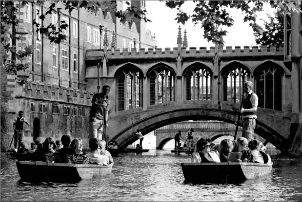  ?? CHAI JIJUN / FOR CHINA DAILY ?? Vistors enjoy a cruise in Cambridge, which will soon see thousands of students make their way to the university town.