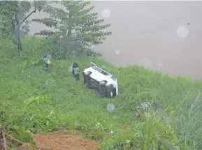  ?? Photo: Simione Haravanua ?? Two vehicles that were forced down the slope at Dilkusha Road, Nausori, on January 20, 2019.