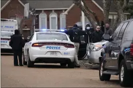  ?? GERALD HERBERT — THE ASSOCIATED PRESS ?? Members of the Memphis Police Department work a crime scene in Memphis, Tenn., on Tuesday.