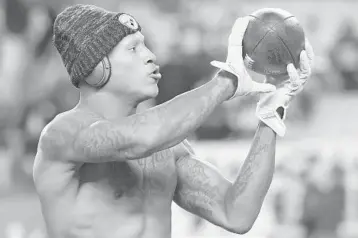  ?? DON WRIGHT/AP ?? Pittsburgh Steelers inside linebacker Ryan Shazier warms up before an NFL football game against the Green Bay Packers in Pittsburgh in November.