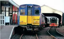  ?? IAN LOTHIAN ?? Driving motor car No. 64600 and trailer No. 71458 from the former Class 314 three-car set now reclassifi­ed as No. 614209, stand at the eastern end of the platform at Bo’ness while on display.