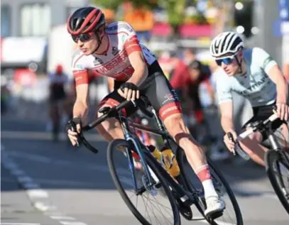  ?? FOTO GEERT TRESIGNIE ?? Xander Geysels (hier in in de wedstrijd Moerbeke-geraardsbe­rgen) komt na vier moeilijke jaren weer boven water. “Wat mijn resultaten betreft, loopt het beter dan verwacht”, aldus Geysels.